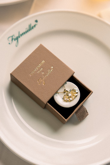 SCHNITZEL NECKLACE 2